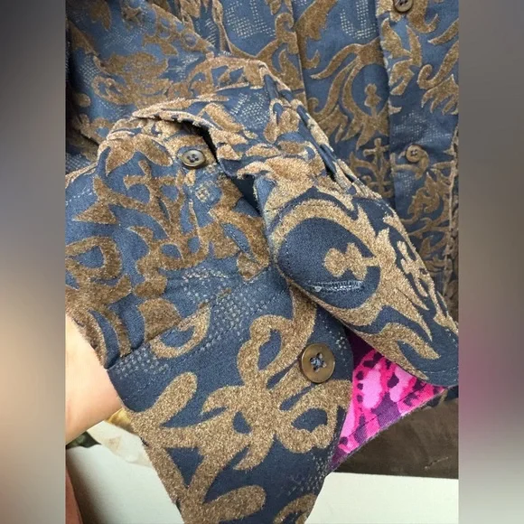 1 … LIKE NO OTHER Button down - Picture 2 of 13